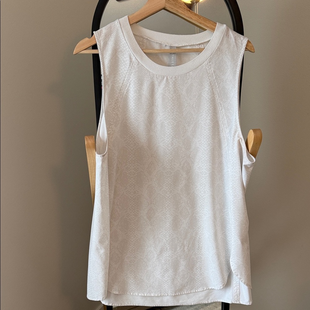 Athleta White/Cream snake print shell